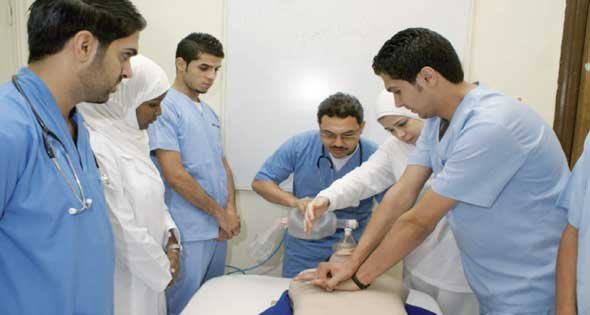 نظام الدراسة في كليات الطب في مصر للوافدين ساعات أم تقليدي؟