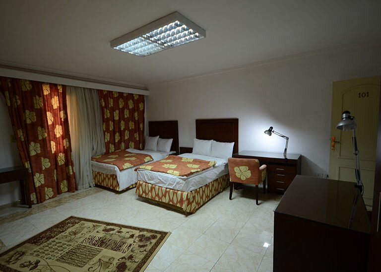 السكن الجامعي أم السكن الخارجي