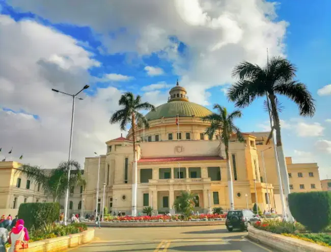 دراسة الماجستير في مصر للوافدين: أفضل الجامعات والشروط والرسوم