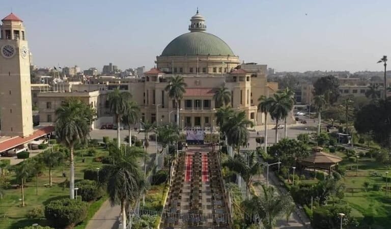 التسجيل في جامعة القاهرة للوافدين